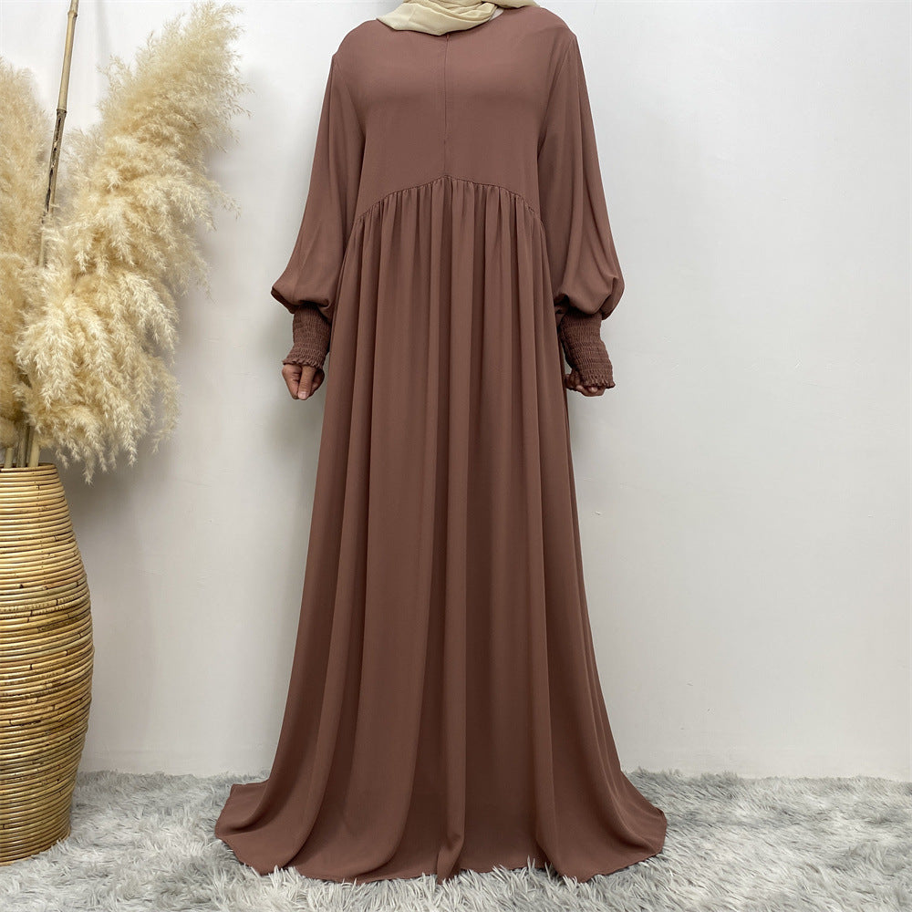 Muslimisches schlichtes, einfarbiges plissiertes Chiffonkleid mit Gummizug