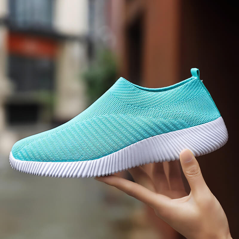 Atmungsaktive flache Schuhe aus Stretch-Mesh mit weicher Sohle und Fliegenstrick-Schlupfschuhen