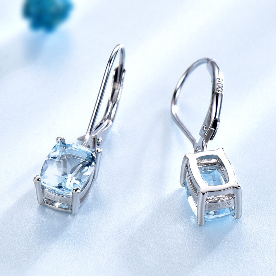Ohrring- und Anhänger-Set mit rechteckigem, himmelblauem Topas