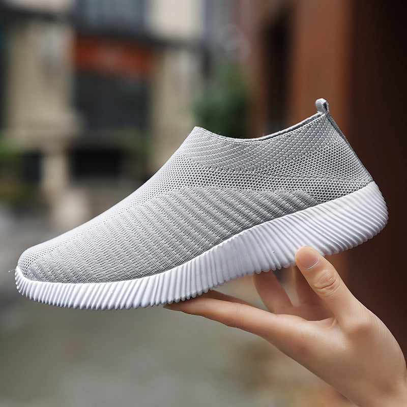 Atmungsaktive flache Schuhe aus Stretch-Mesh mit weicher Sohle und Fliegenstrick-Schlupfschuhen
