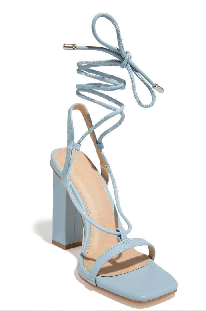 Damenschuhe mit quadratischer Zehenpartie und Knöchelriemen, Schnürung, Riemchensandalen, modische Party-Pumps