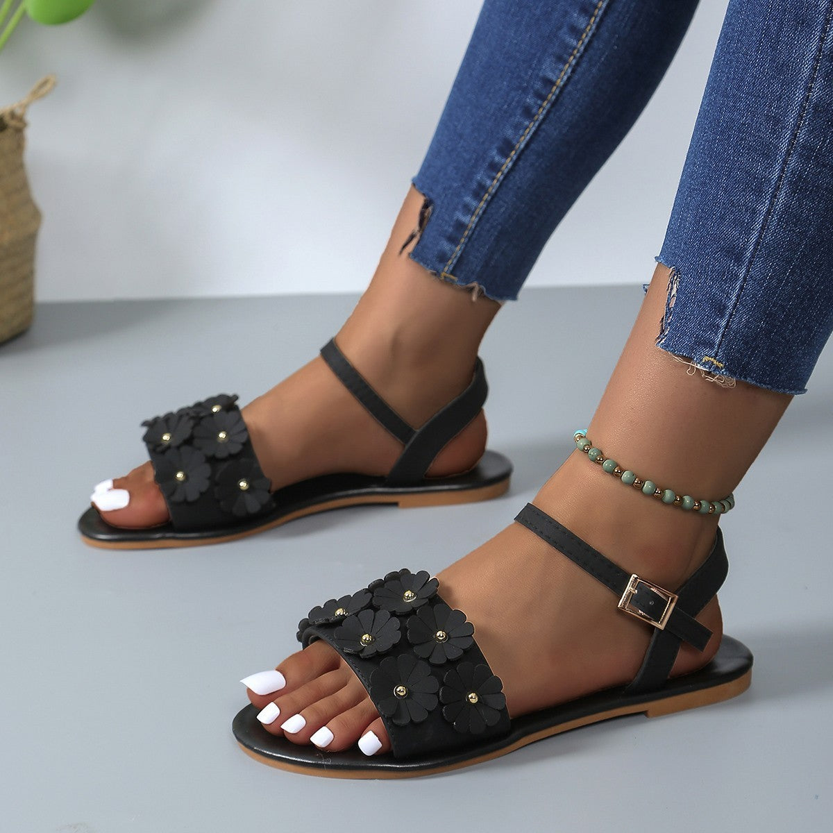 Retro Blumen Sandalen Sommer Casual Vielseitige Runde Zehenschnalle Flache Strandschuhe Für Frauen Neue Römische Schuhe