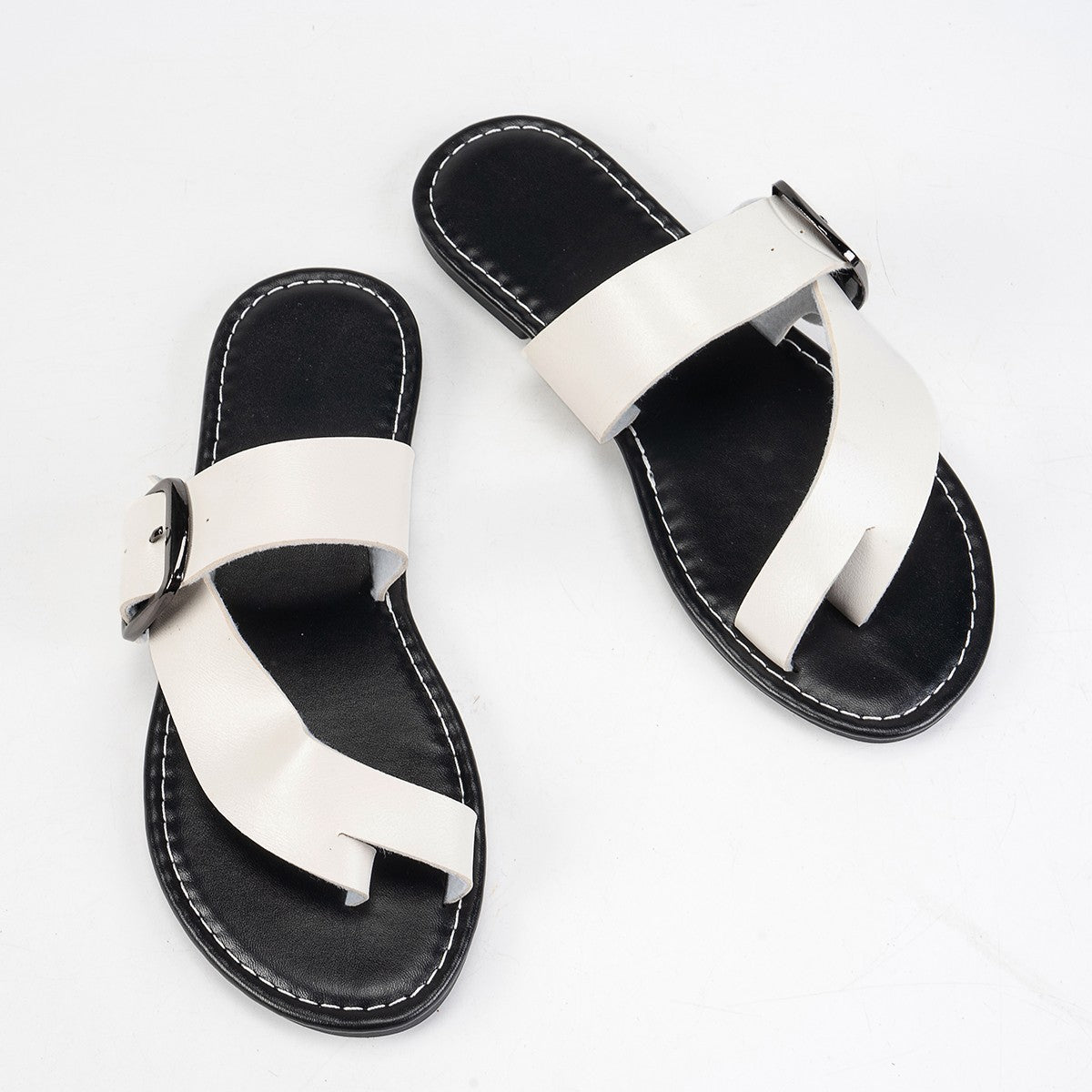 Sandalen mit Schnalle und Clip-Zehen in Übergröße, flache Strand-Hausschuhe für Damen