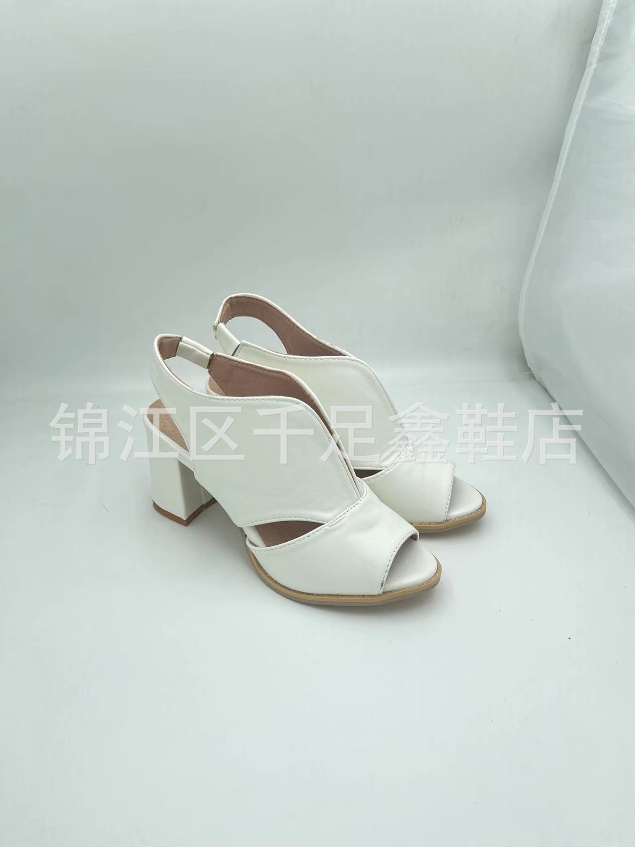 Stilvolle Sandalen mit Peep-Toe und Blockabsatz für den Sommer für Damen