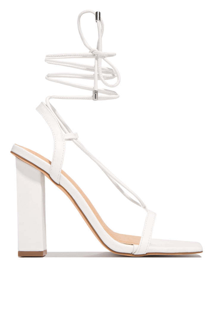 Damenschuhe mit quadratischer Zehenpartie und Knöchelriemen, Schnürung, Riemchensandalen, modische Party-Pumps