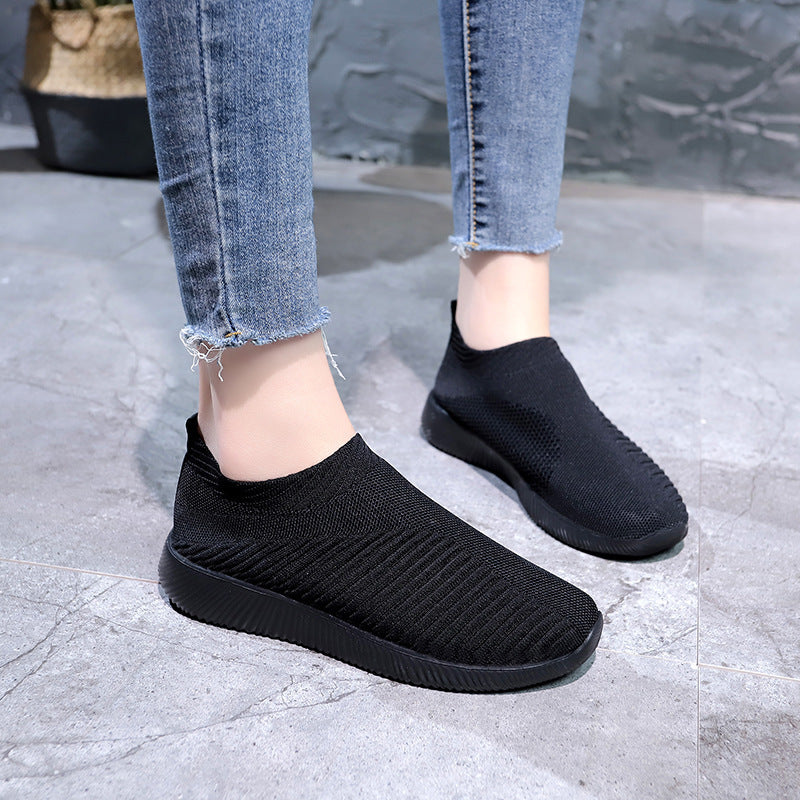 Atmungsaktive flache Schuhe aus Stretch-Mesh mit weicher Sohle und Fliegenstrick-Schlupfschuhen