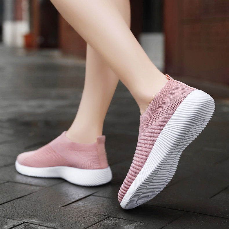 Atmungsaktive flache Schuhe aus Stretch-Mesh mit weicher Sohle und Fliegenstrick-Schlupfschuhen
