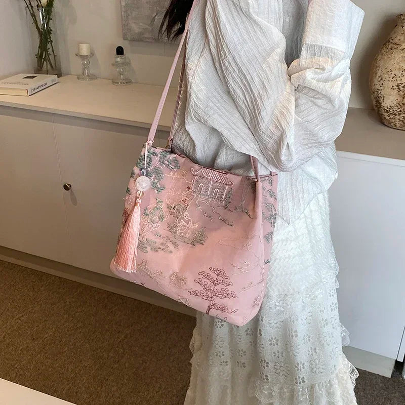 Hot Selling Chinese Style Embroidered Fashionable Women's Shoulder Bag 2025 Summer New Trend Large Capacity Handbag