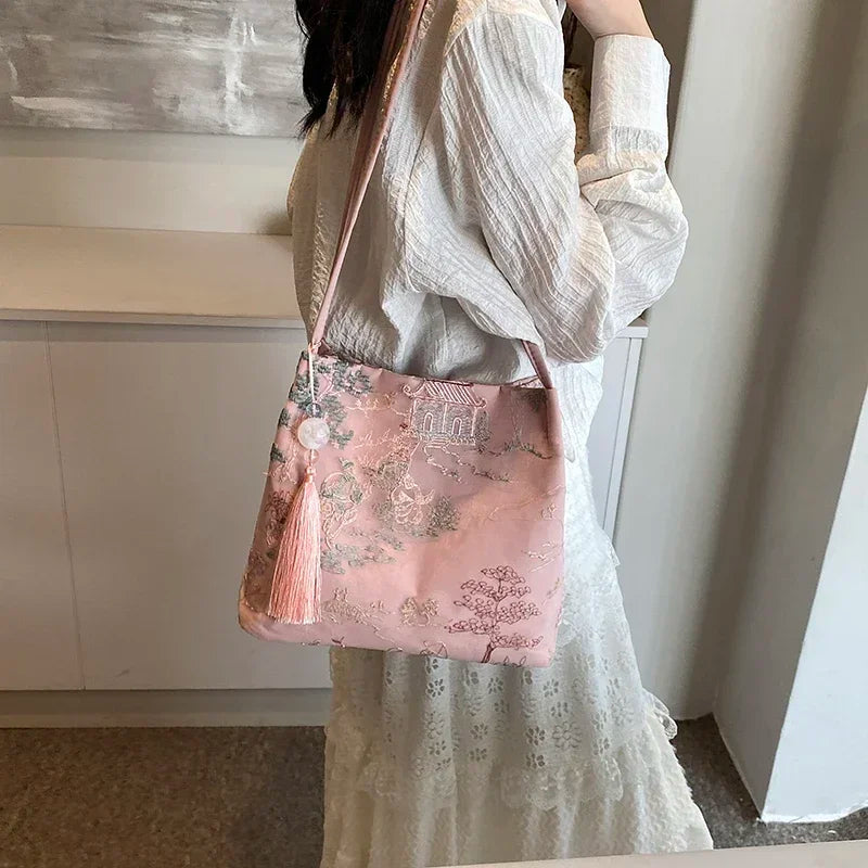 Hot Selling Chinese Style Embroidered Fashionable Women's Shoulder Bag 2025 Summer New Trend Large Capacity Handbag