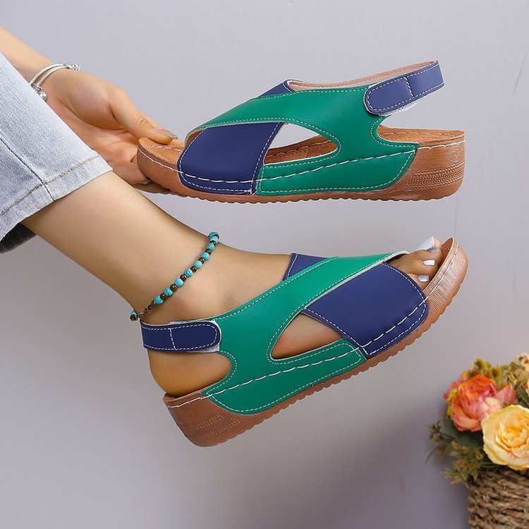 Sommer-Keilsandalen mit Colorblock-Kreuzriemen-Design, lässige Römerschuhe mit dicker Sohle für Damen