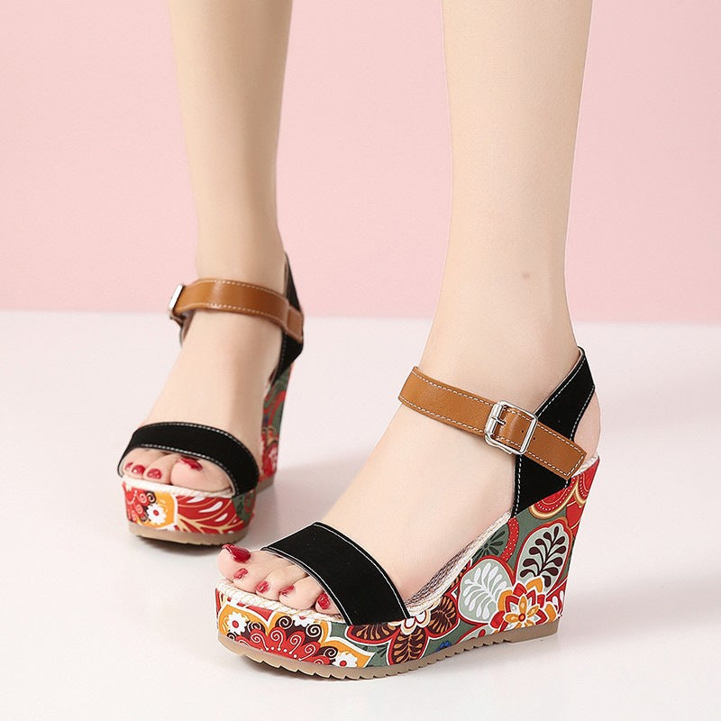Mode Blumen bestickt High Wedge Sandalen für Frauen Sommer Zehen Plattform Schnalle Schuhe