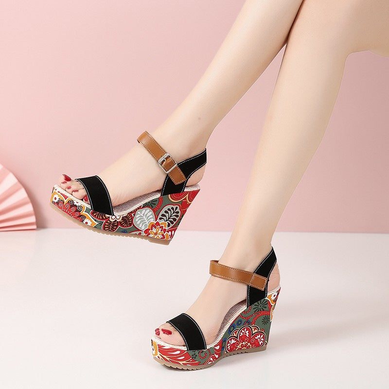 Mode Blumen bestickt High Wedge Sandalen für Frauen Sommer Zehen Plattform Schnalle Schuhe