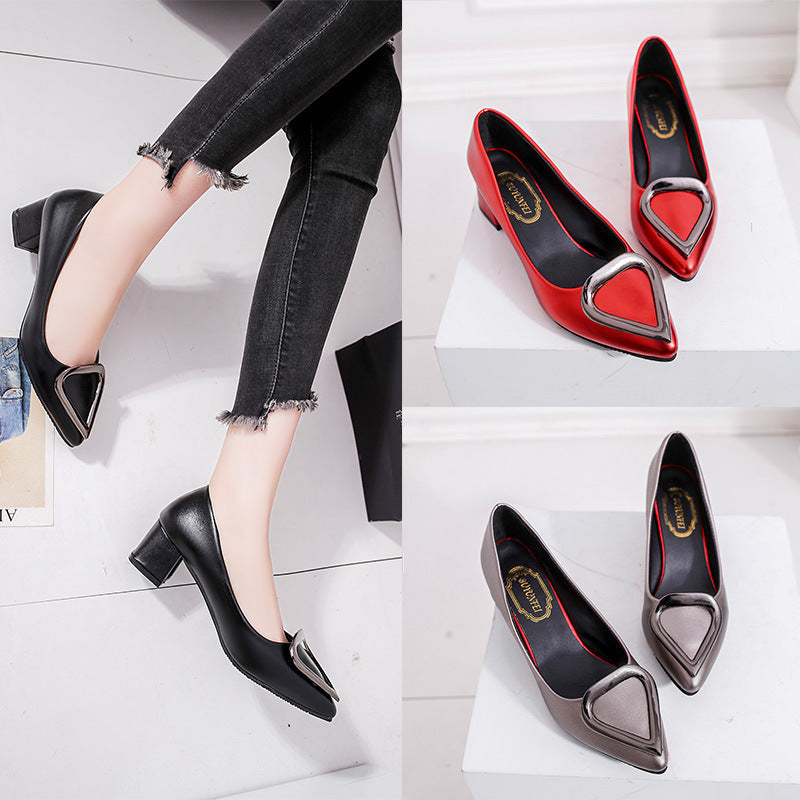 Lässige High Heels mit dreieckiger Schnalle
