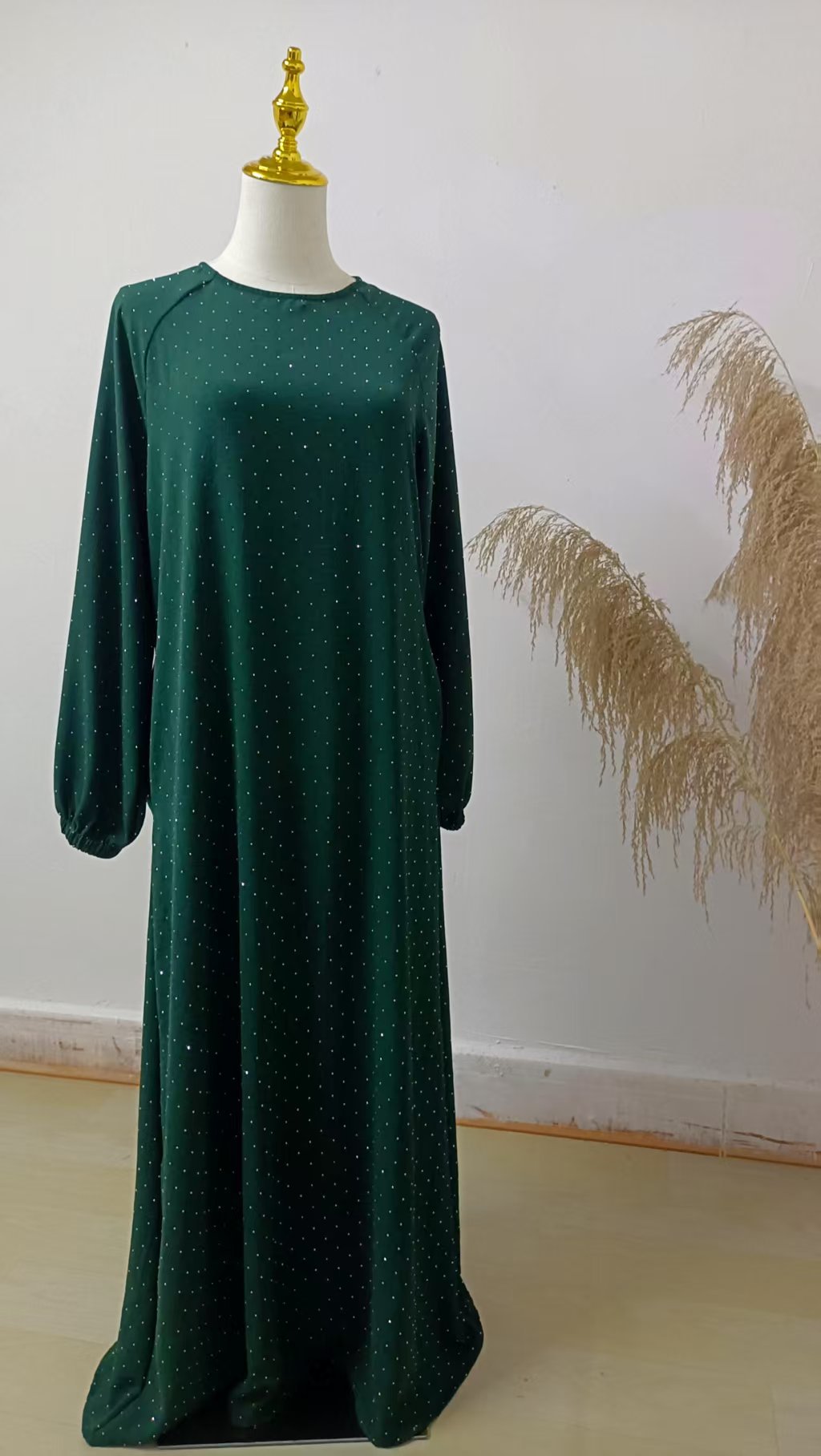 Muslimisches Strass-Dubai-Kleid mit Rundhalsausschnitt und Gürtel