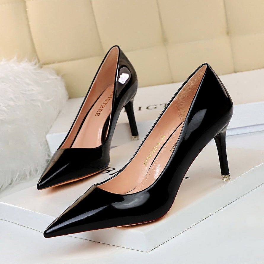 Flache, spitze Nachtclubschuhe