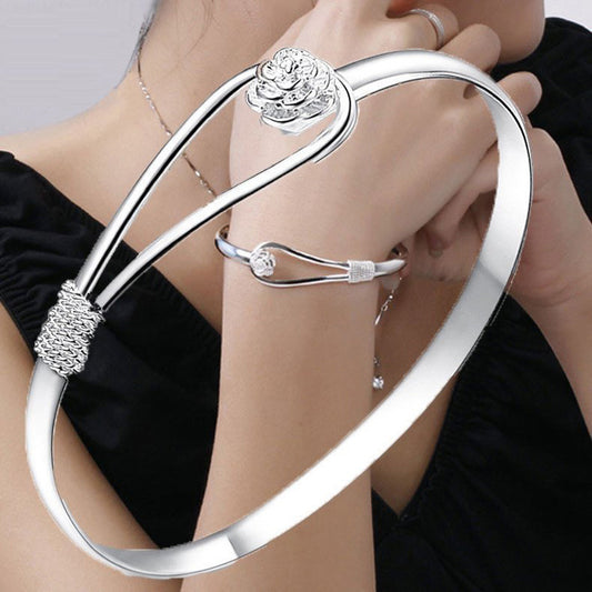 Einfaches trendiges Rosenblumenarmband Weibliches romantisches Blumenarmband