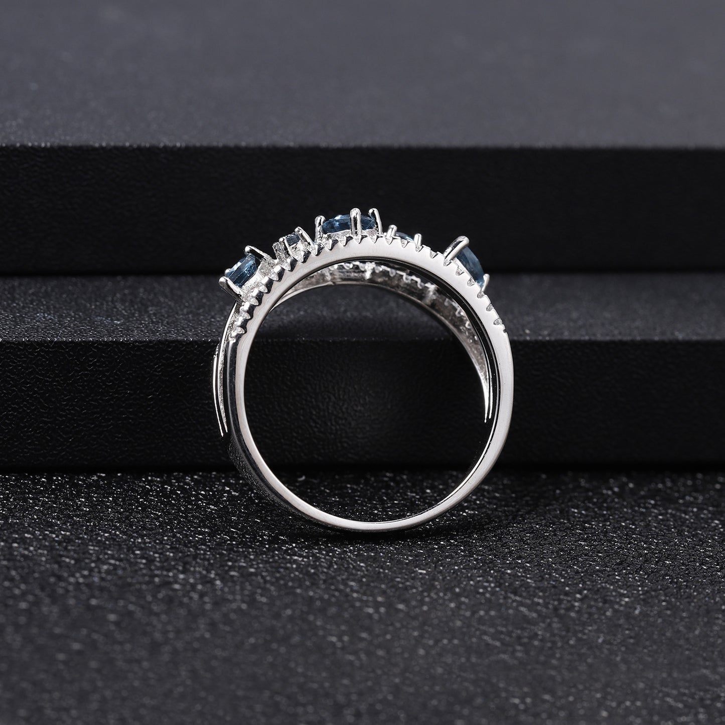 London Blue Topas Ring mit Edelsteineinlage