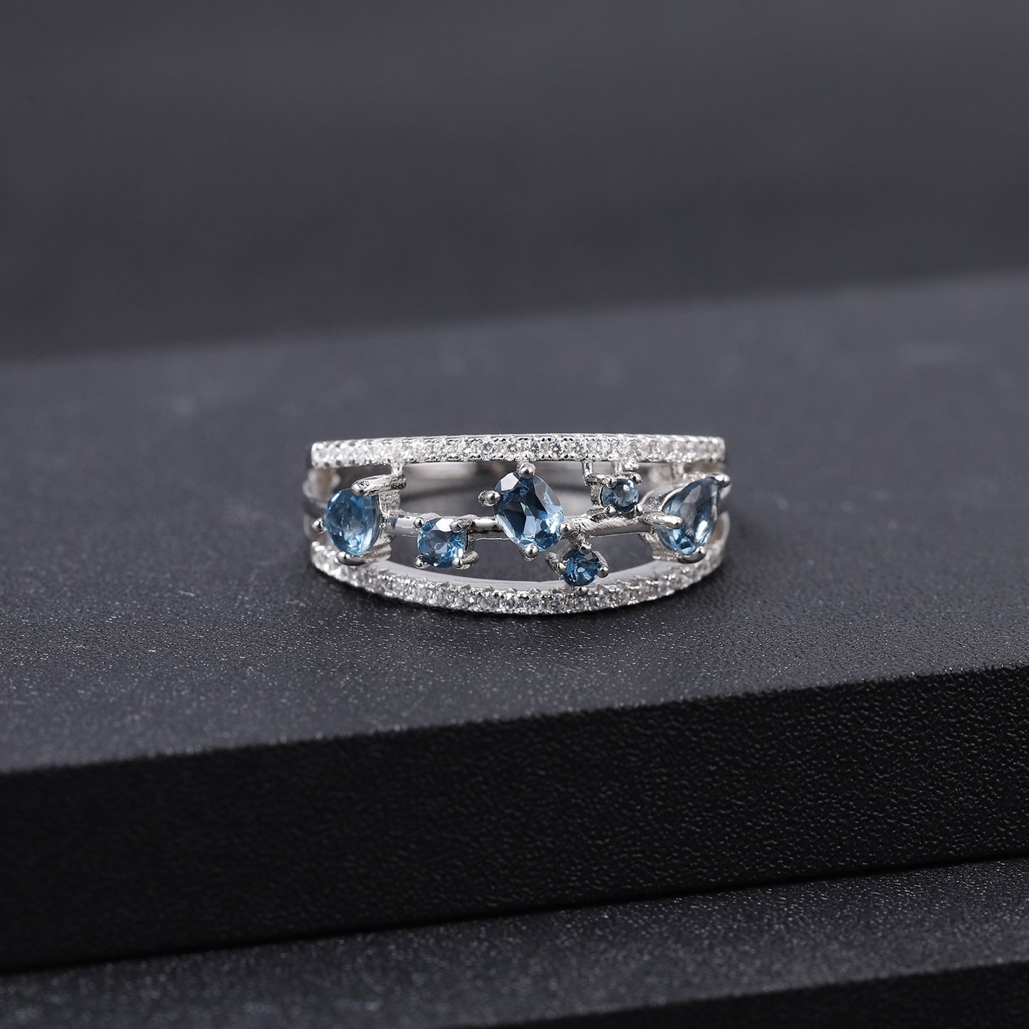 London Blue Topas Ring mit Edelsteineinlage