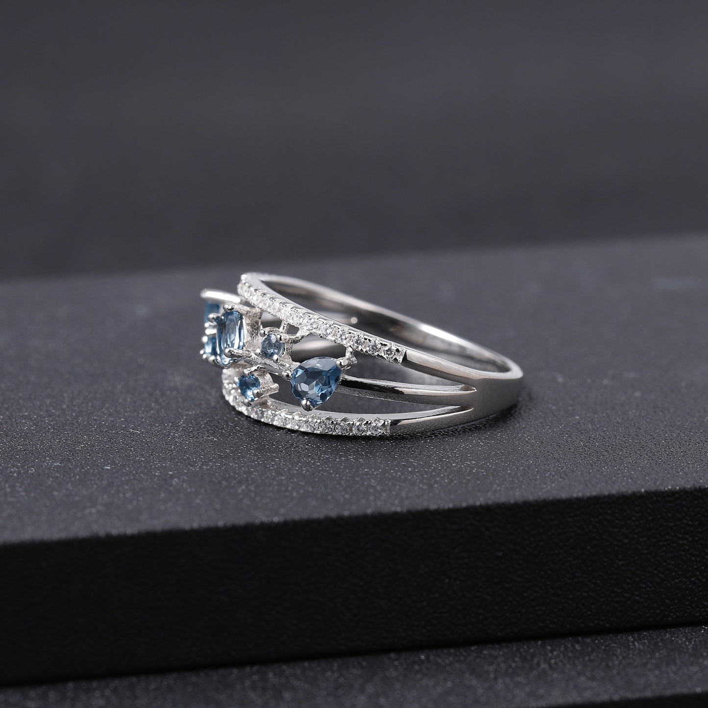 London Blue Topas Ring mit Edelsteineinlage