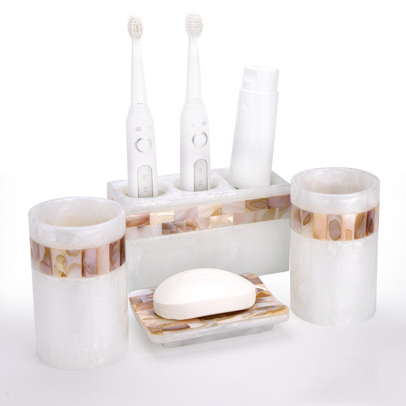 Accessoires de décoration de salle de bain Coque de luxe léger Support de brosse à dents Distributeur de savon Bouteille de lotion Ensemble de fournitures de salle de bain 5.0