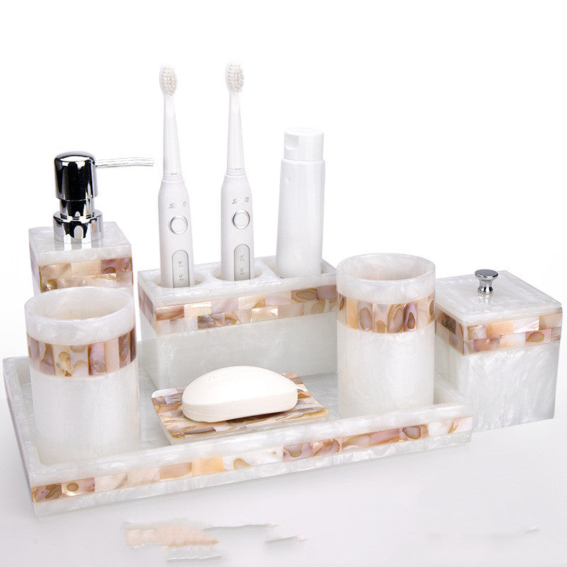 Accessoires de décoration de salle de bain Coque de luxe léger Support de brosse à dents Distributeur de savon Bouteille de lotion Ensemble de fournitures de salle de bain 5.0