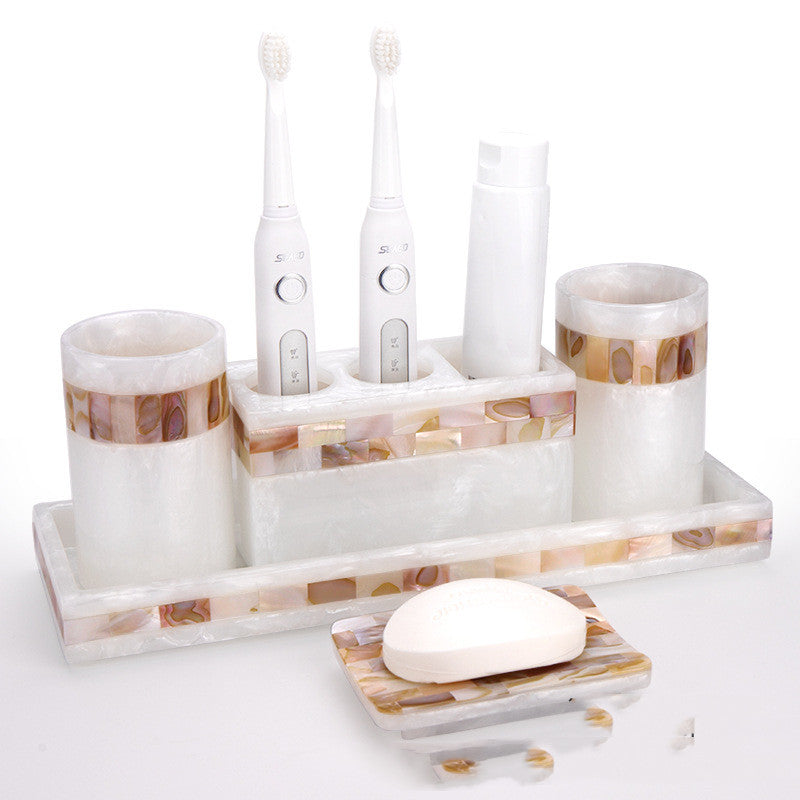 Accessoires de décoration de salle de bain Coque de luxe léger Support de brosse à dents Distributeur de savon Bouteille de lotion Ensemble de fournitures de salle de bain 5.0