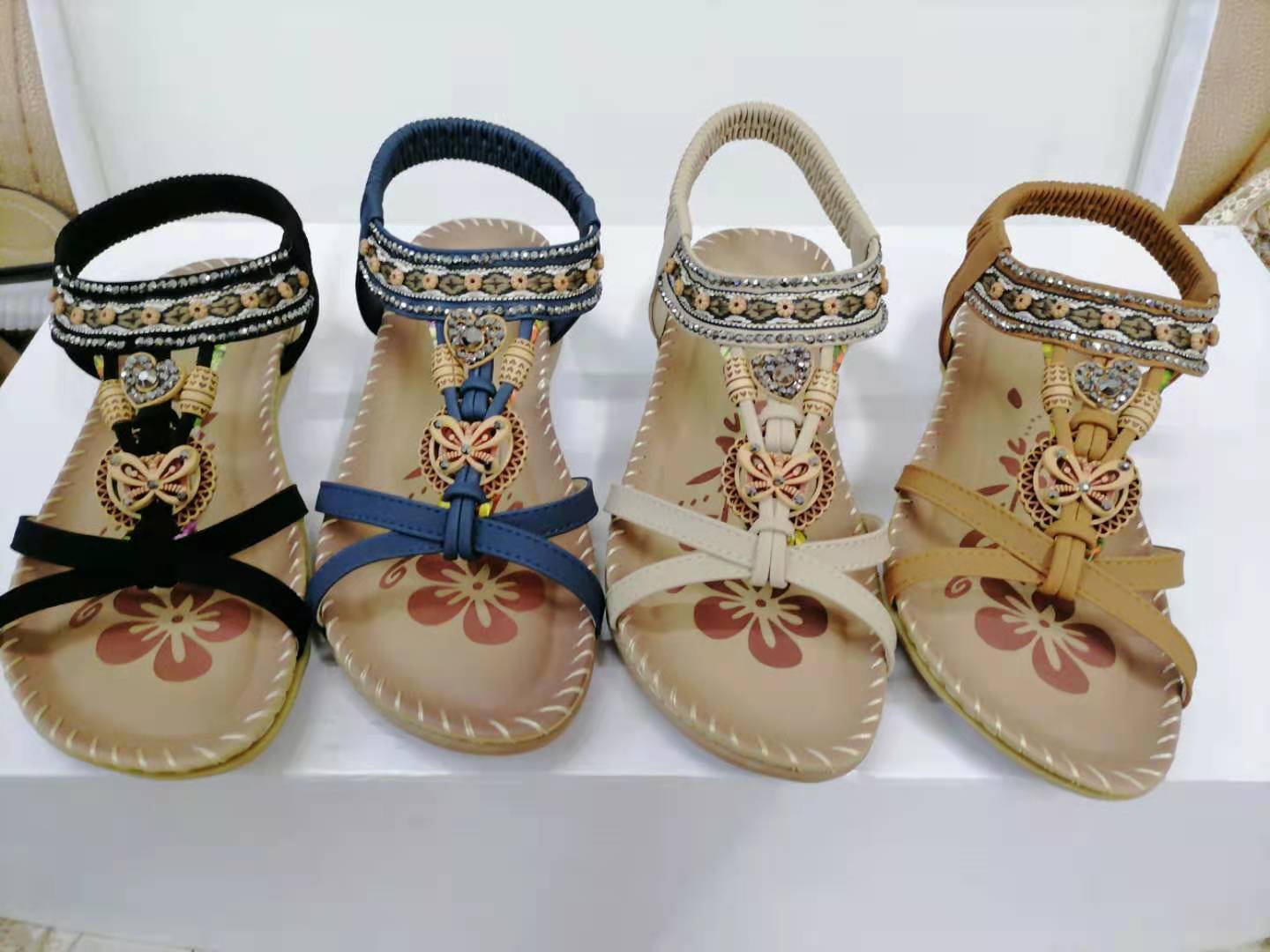 Sandales plates grande taille à fleurs et strass, chaussures de plage