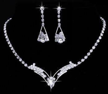 The bride simple crystal diamond jewelry set chain chain set bride wedding fashion necklace set of two pieces of glass stones