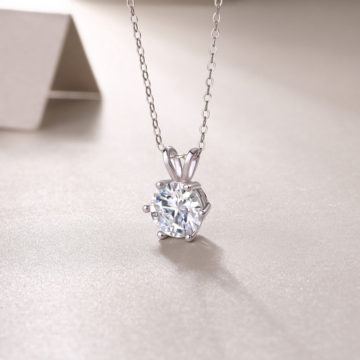 Collier pendentif en diamant de luxe romantique Mark avec ornements en argent et diamants Mosan 
