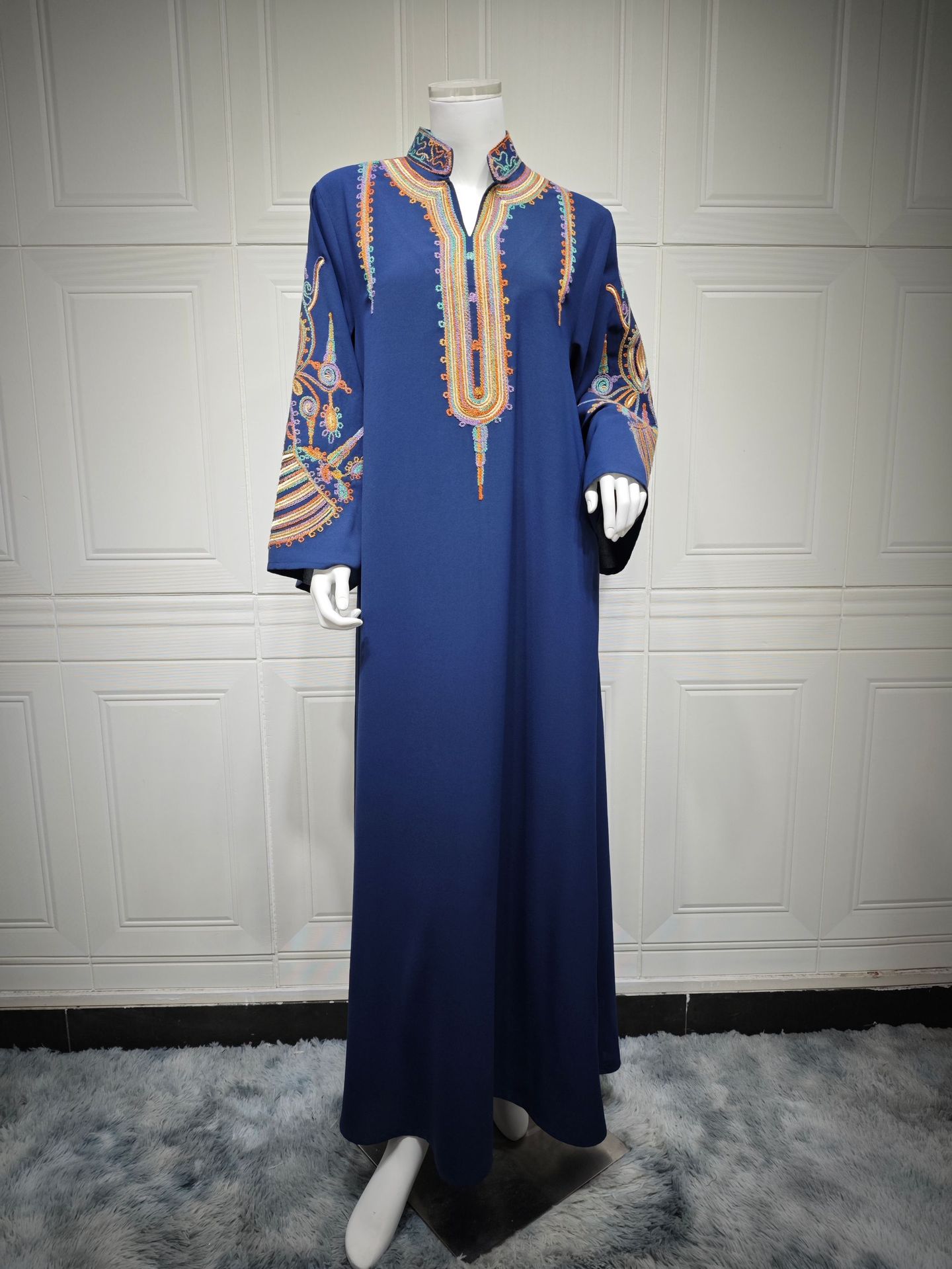 Muslimisches Kleid mit Seilstickerei für Damen
