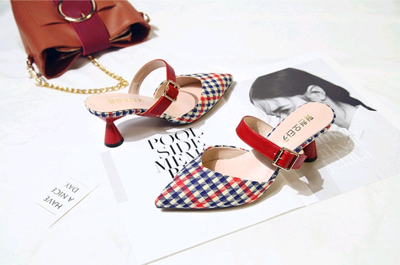 Frühling und Sommer neue koreanische Version der karierten Baotou Halbschuhe weibliche spitze Sandalen und Hausschuhe mit hohen Absätzen dick mit wilden Damenschuhen