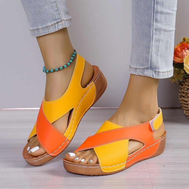 Sommer-Keilsandalen mit Colorblock-Kreuzriemen-Design, lässige Römerschuhe mit dicker Sohle für Damen
