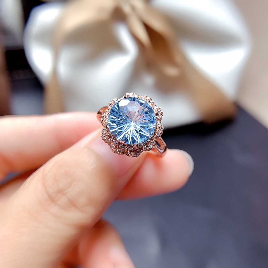 Parure en topaze bleu ciel naturelle taillée en feu d'artifice pour femme (bague, pendentif et boucles d'oreilles)