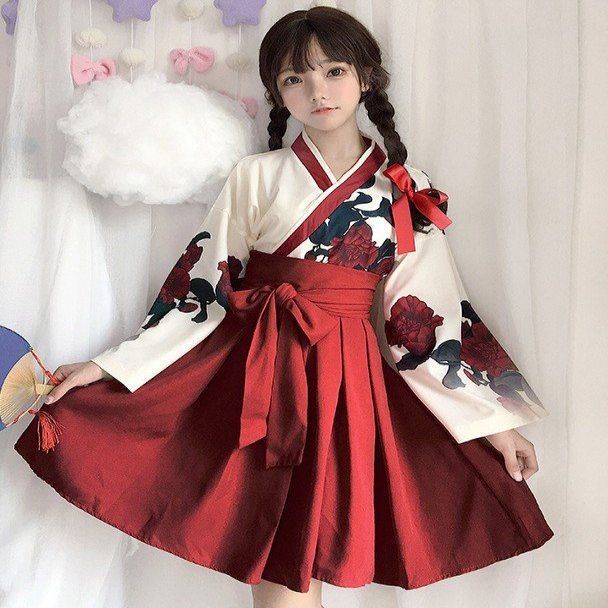 Jeune fille de style chinois avec jupe à col et costume d'étudiante Hanfu