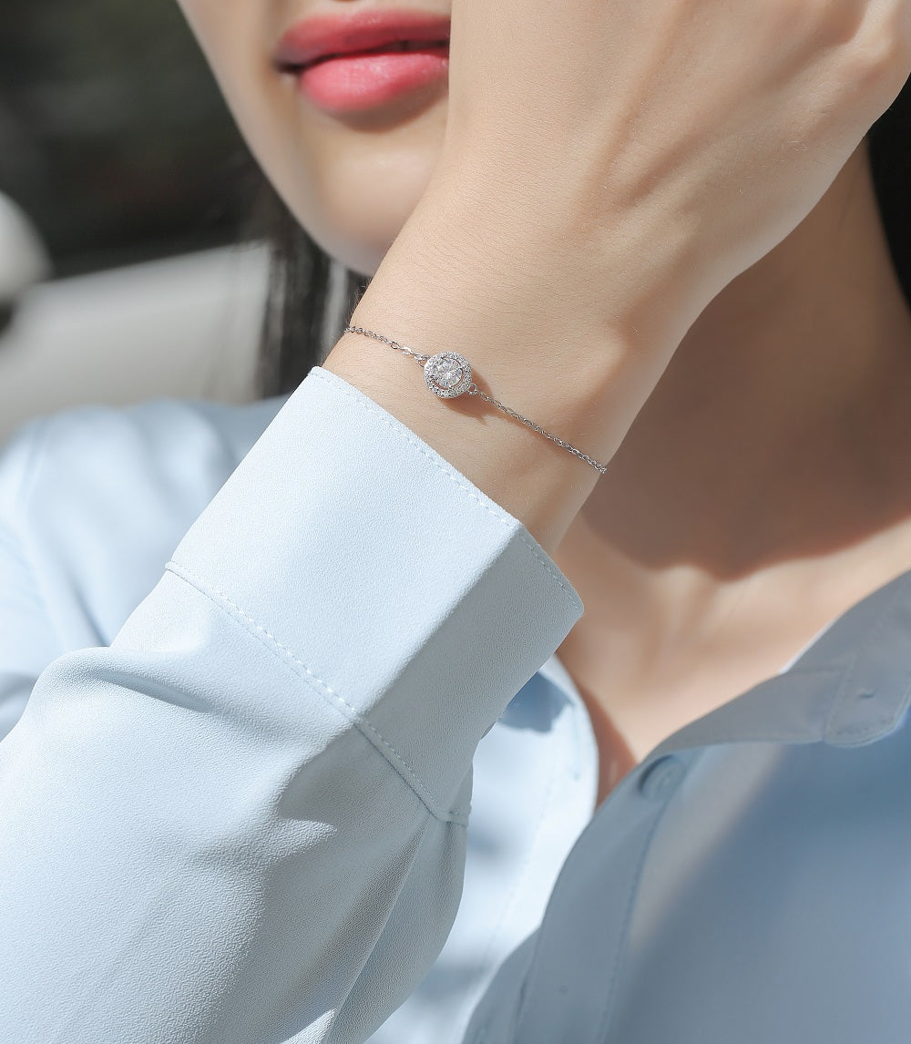 Luxury Bracelet - Set With Top-Quality Moissanite, Fashionable And