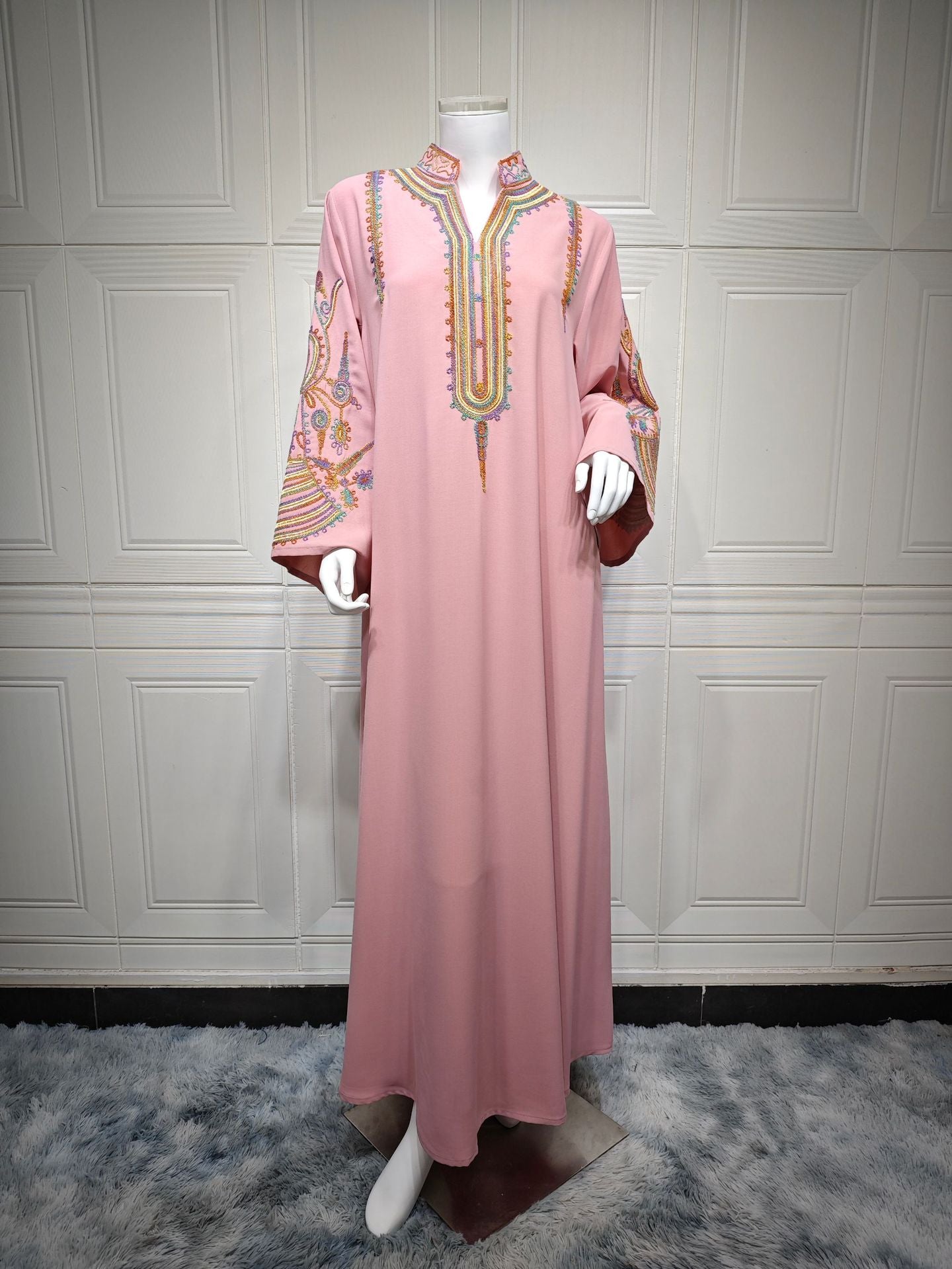 Muslimisches Kleid mit Seilstickerei für Damen