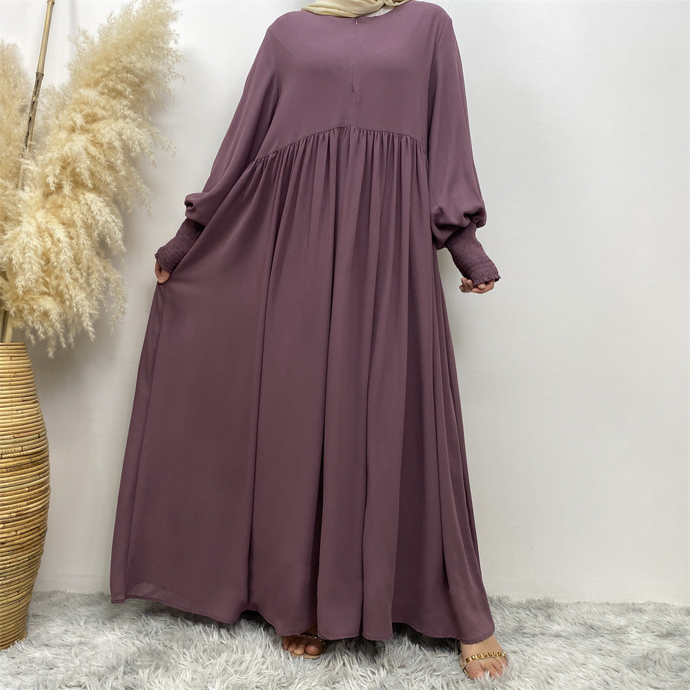 Muslimisches schlichtes, einfarbiges plissiertes Chiffonkleid mit Gummizug