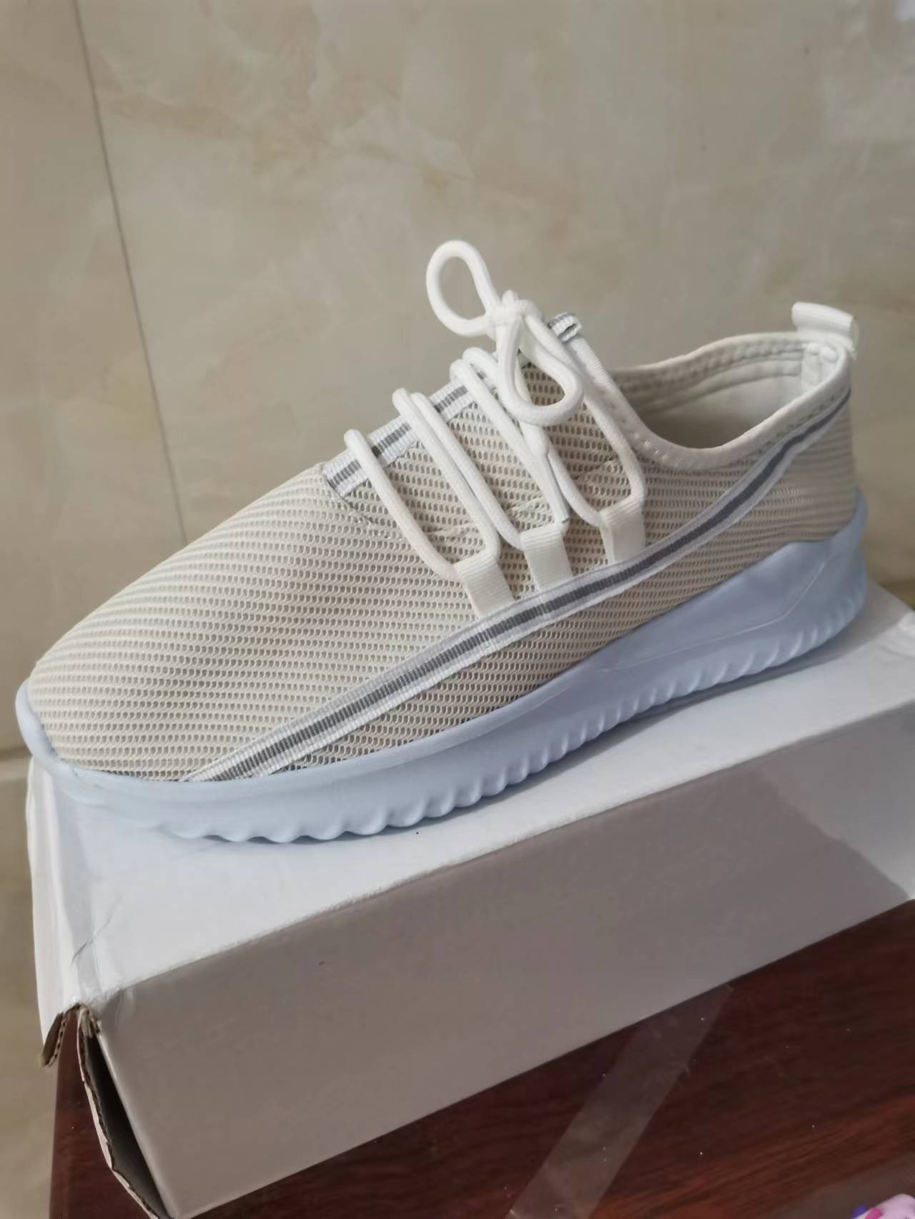 Gestreifte Sneakers für Damen Sportschuhe