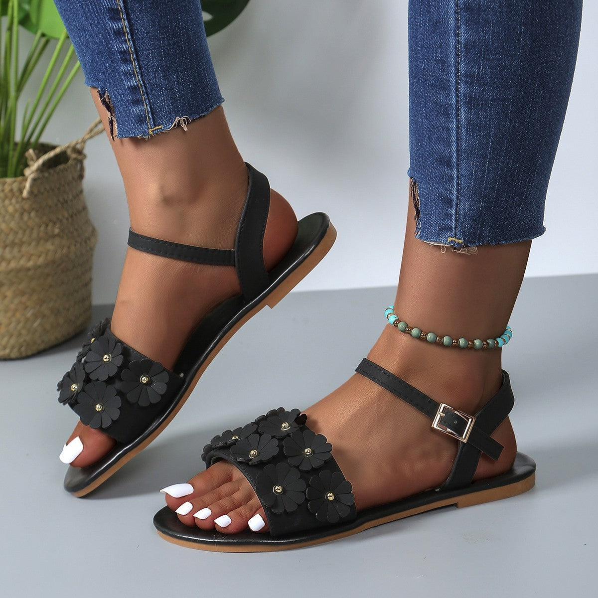 Retro Blumen Sandalen Sommer Casual Vielseitige Runde Zehenschnalle Flache Strandschuhe Für Frauen Neue Römische Schuhe