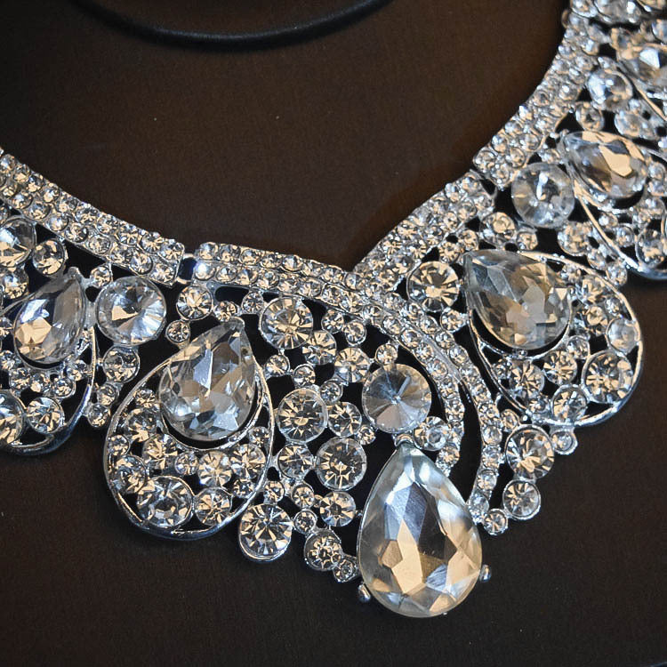 Braut Kopfschmuck Blumen Hochzeit Haarschmuck Zubehör Krone Halskette Ohrringe Dreiteiliges Set Hochzeitsaccessoires