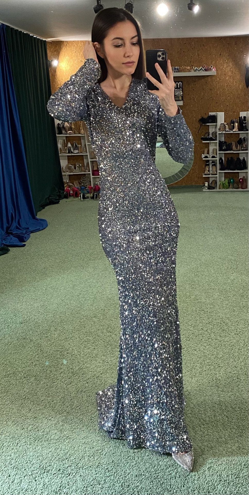 Graues langärmliges Pailletten-Abendkleid