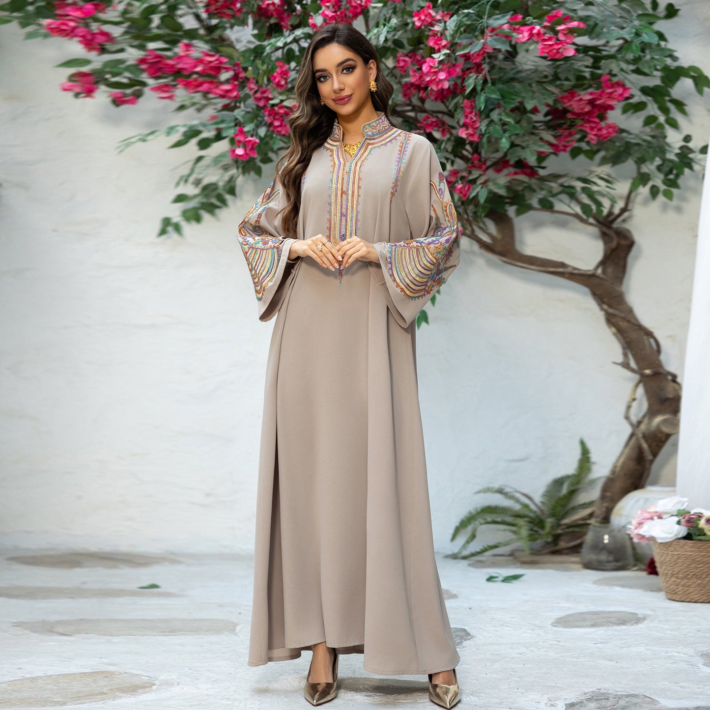 Muslimisches Kleid mit Seilstickerei für Damen
