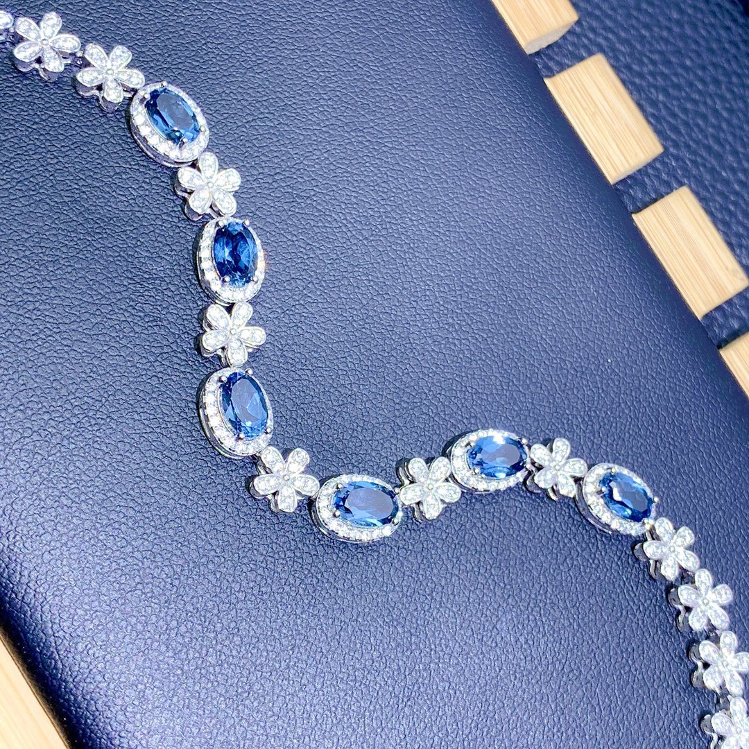 Damen-Armband aus S925 Silber mit natürlichen Topassteinen