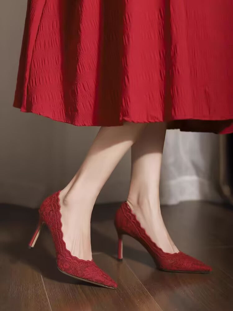 Elegante spitzenbesetzte hochhackige Schuhe für Damen