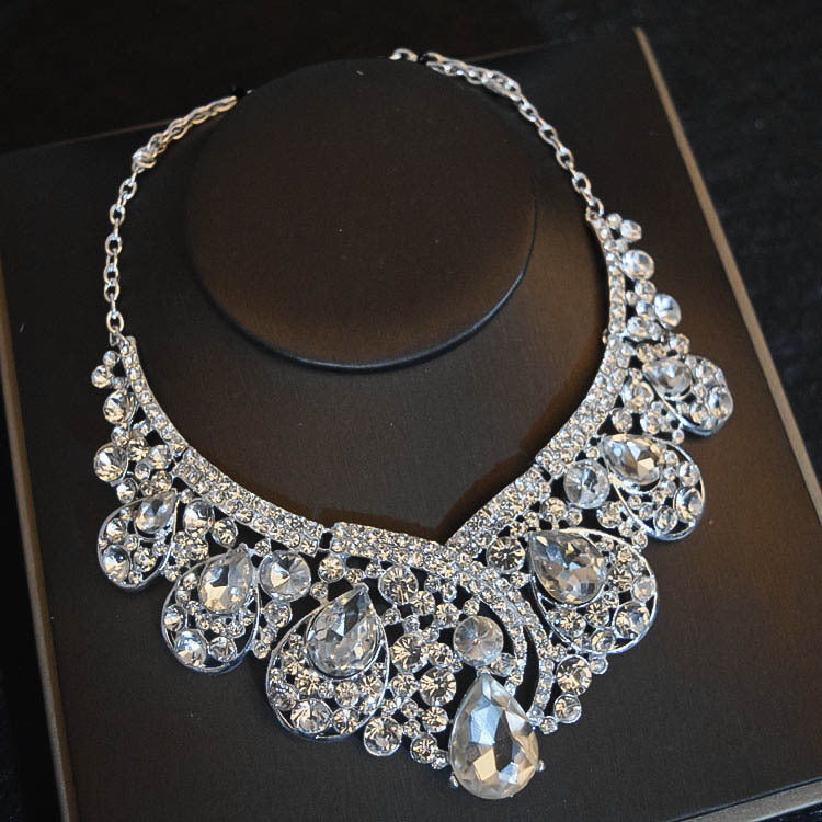 Braut Kopfschmuck Blumen Hochzeit Haarschmuck Zubehör Krone Halskette Ohrringe Dreiteiliges Set Hochzeitsaccessoires