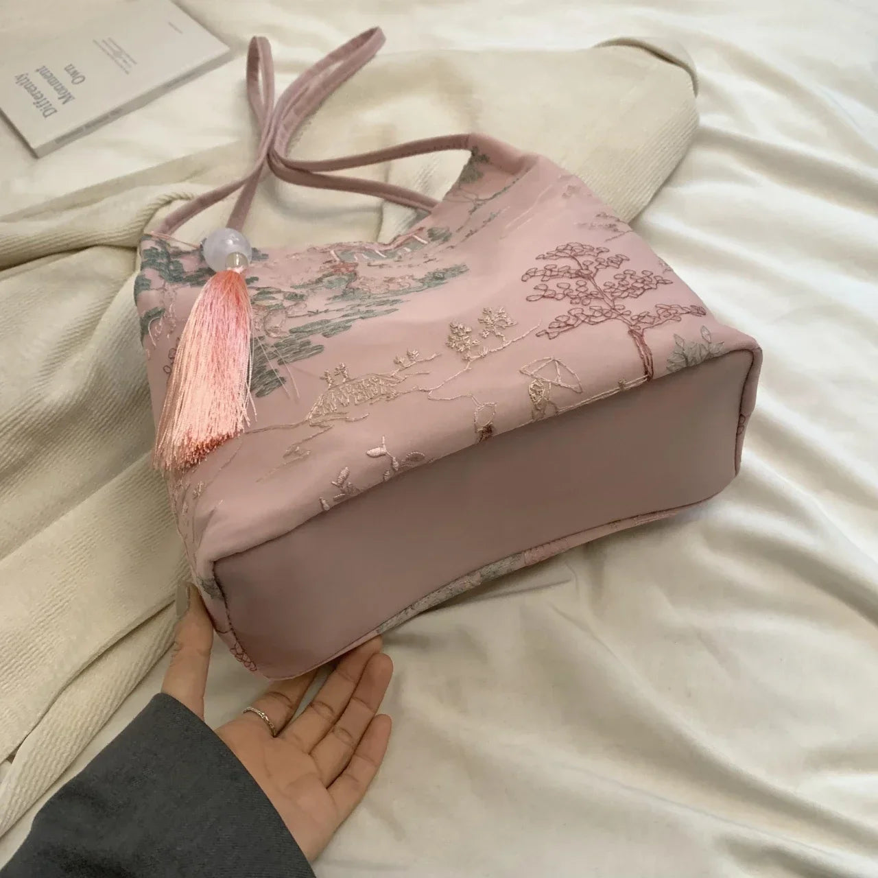 Hot Selling Chinese Style Embroidered Fashionable Women's Shoulder Bag 2025 Summer New Trend Large Capacity Handbag