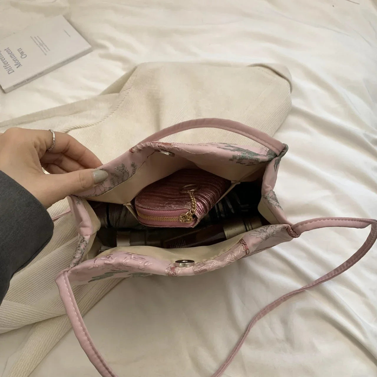 Hot Selling Chinese Style Embroidered Fashionable Women's Shoulder Bag 2025 Summer New Trend Large Capacity Handbag