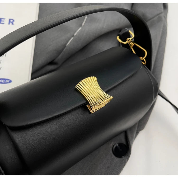 Classic Black Shoulder Bag Women's Versatile Retro Crossbody Square Bags 2025 New Large Capacity Textured Leather Flap Handbags