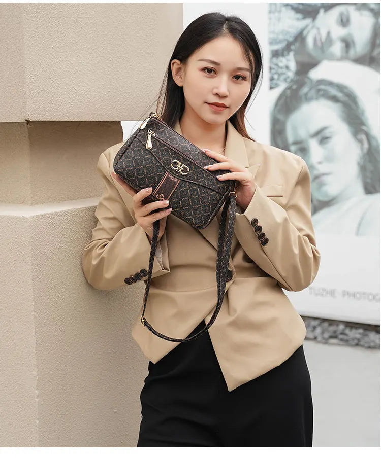 2025 Women's New Crossbody Shoulder Bag Atmospheric Middle-aged Underarm Handbags Mini Phone Small Shoulder Bag for Mothers