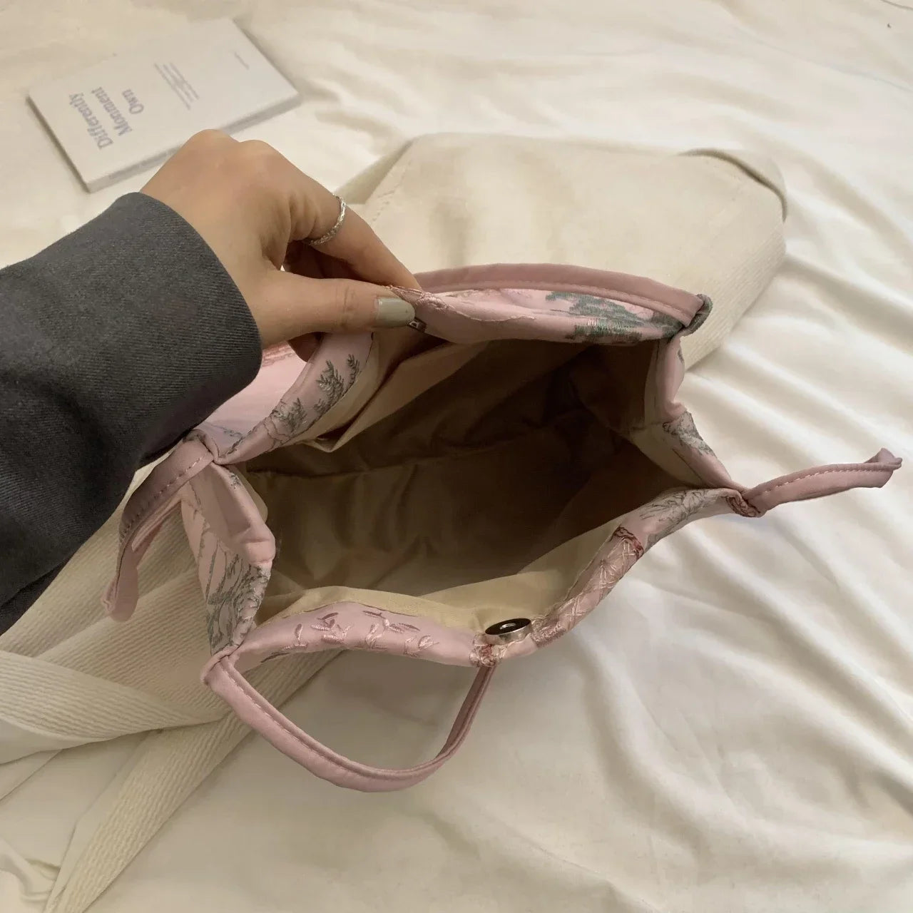 Hot Selling Chinese Style Embroidered Fashionable Women's Shoulder Bag 2025 Summer New Trend Large Capacity Handbag